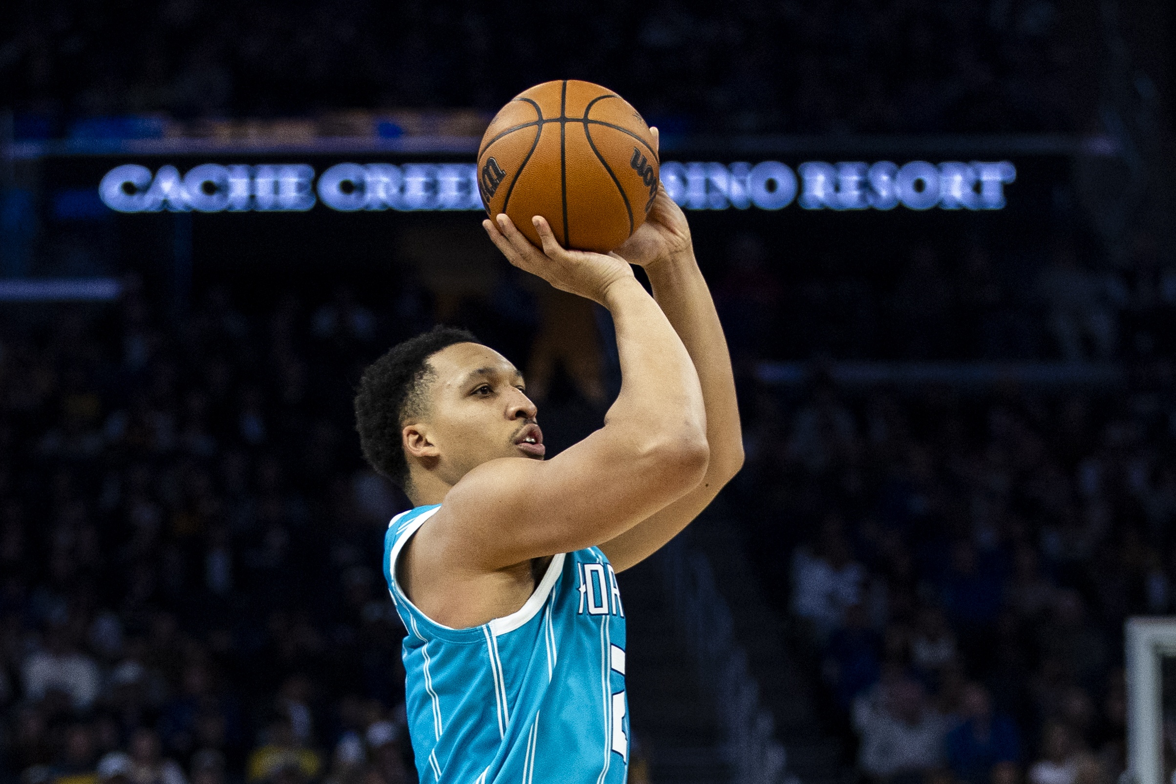 乐视体育体育直播-但凡投中几个呢！格威6投全铁&amp;赛恩·詹姆斯2中0 二人一分未得