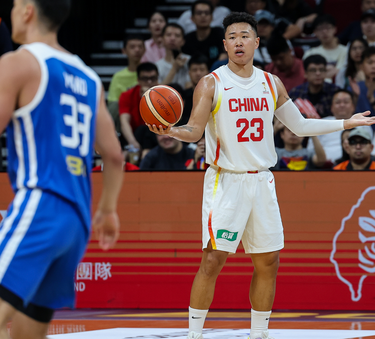 乐竞体育app官网-中国男篮晋级形势：逆转11分取连胜稳住前三 7月再胜一场锁出线